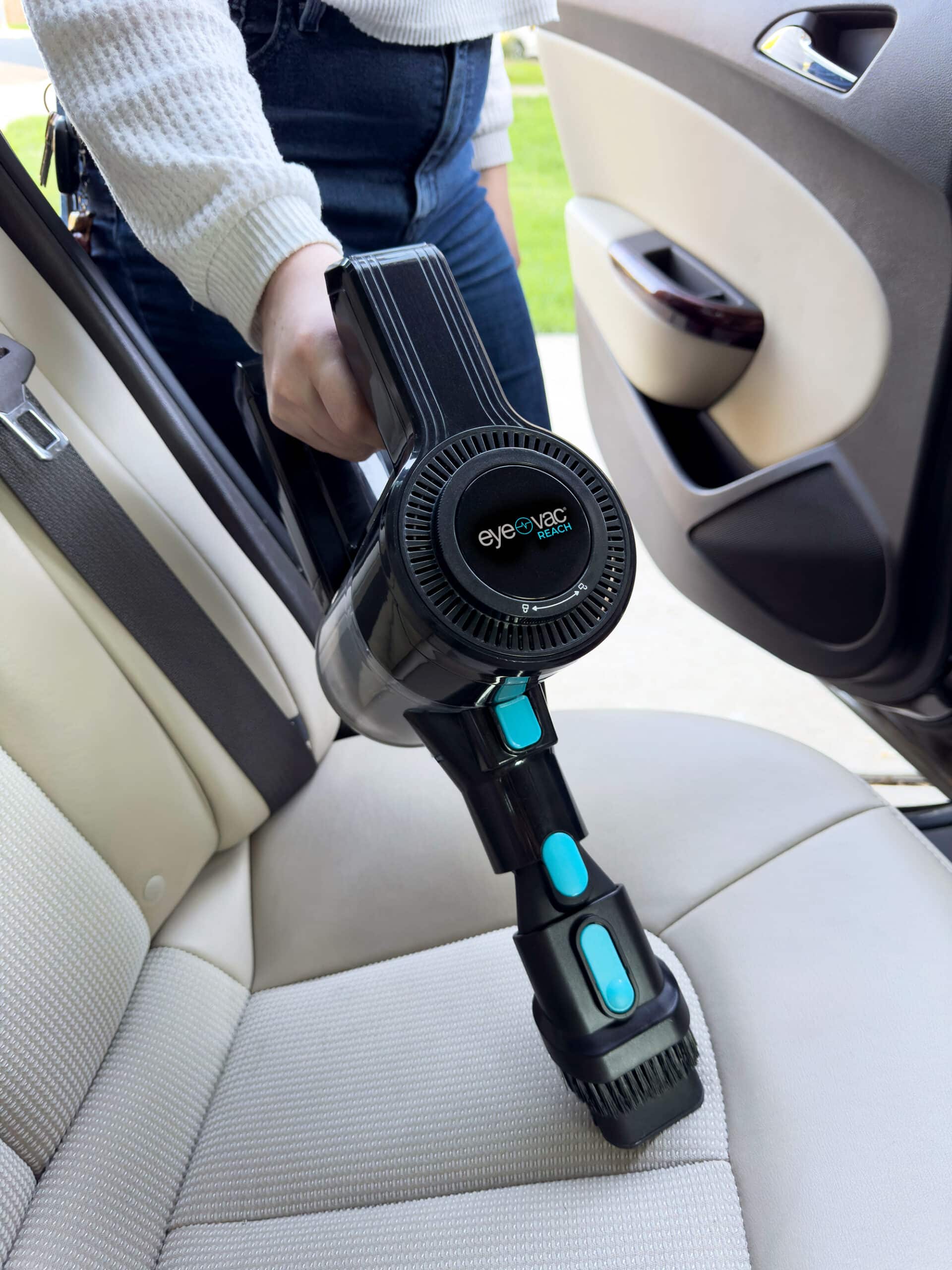 EyeVac Reach in car
